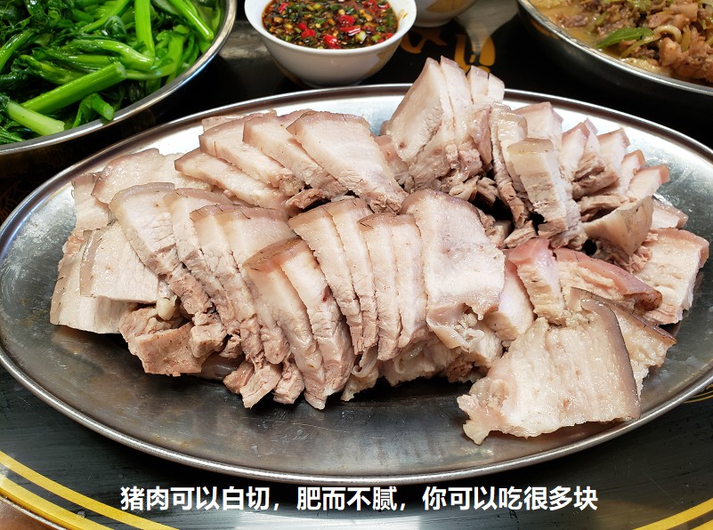 豬肉可以白切，肥而不膩，你可以吃很多塊.jpg